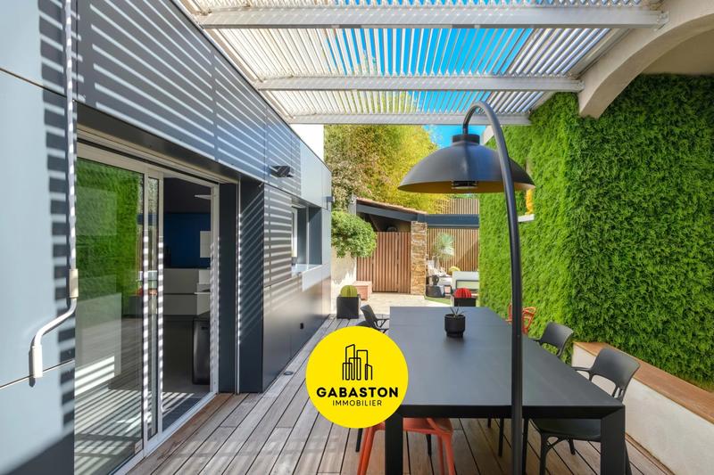 Villa - 247 m² - 5 pièces