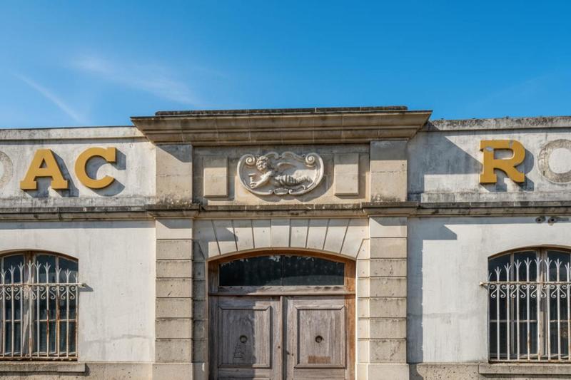 Maison - 900 m² - 1 pièce