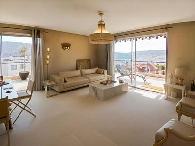 Penthouse - 82 m² - 3 pièces