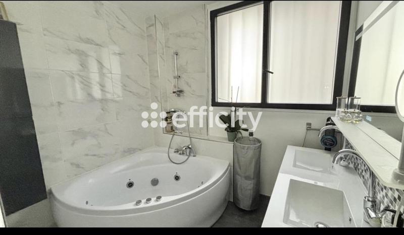 Pavillon - 170 m² - 6 pièces