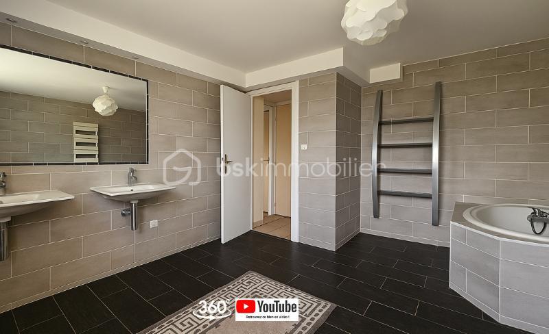 Maison traditionnelle - 140 m² - 5 pièces