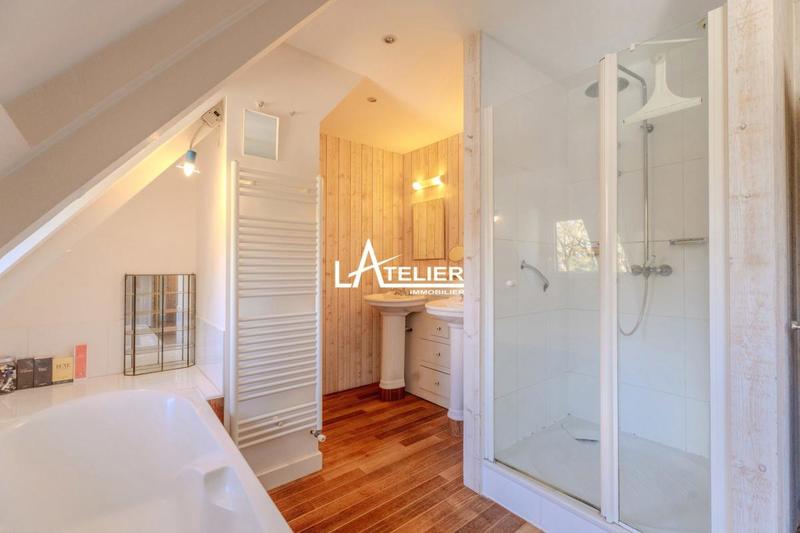 Propriété - 310 m² - 9 pièces