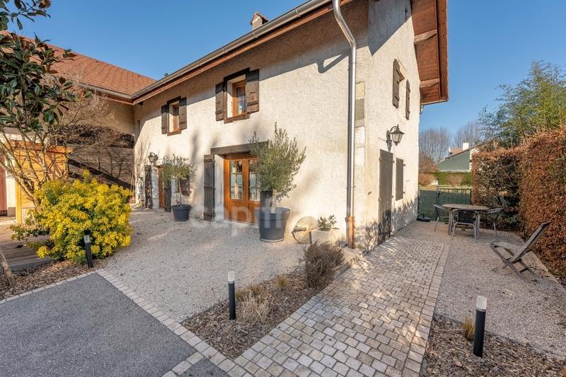 Corps de ferme - 324 m² - 8 pièces