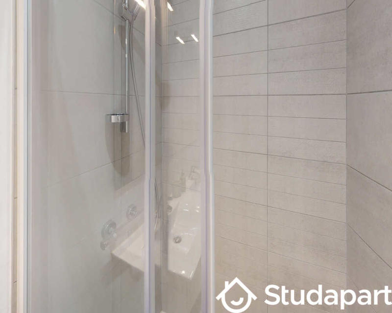 Chambre - 70 m² - 1 pièce