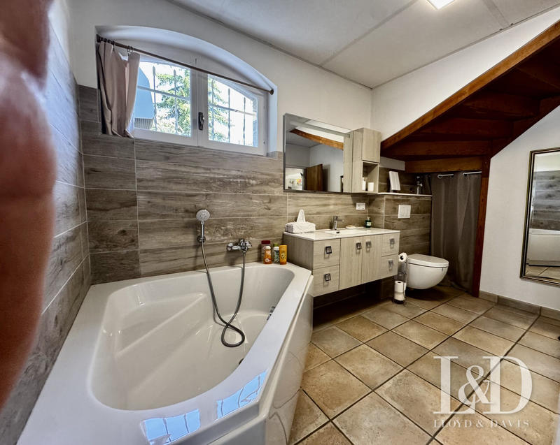 Maison - 313 m² - 9 pièces