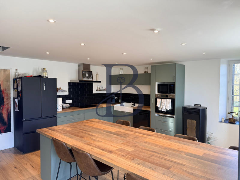 Maison - 196 m² - 8 pièces