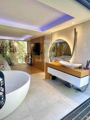 Maison - 200 m² - 6 pièces