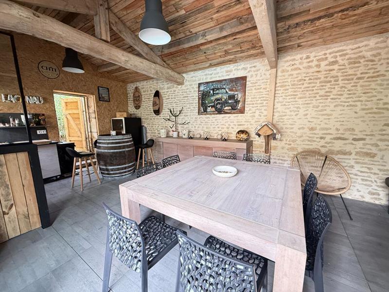Maison - 270 m² - 8 pièces