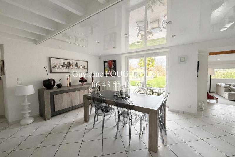 Maison - 325 m² - 13 pièces