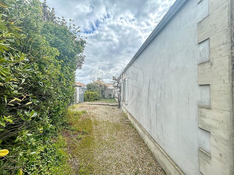 Maison - 200 m² - 9 pièces