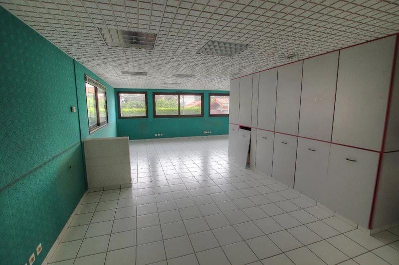 Bureau - 137 m² - 4 pièces