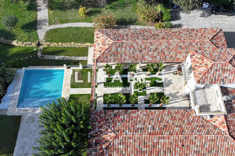 Maison - 360 m² - 5 pièces