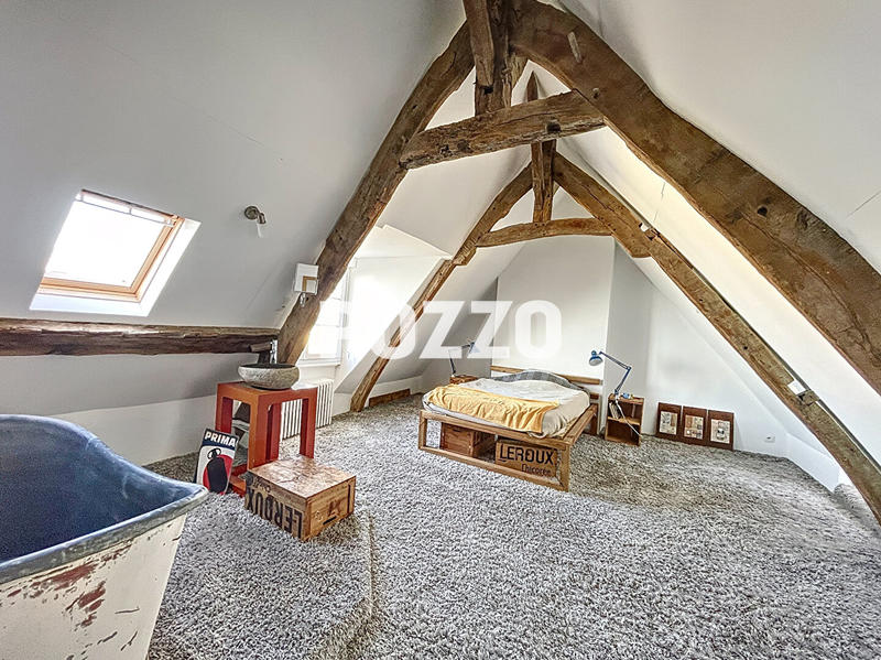 Maison - 220 m² - 8 pièces