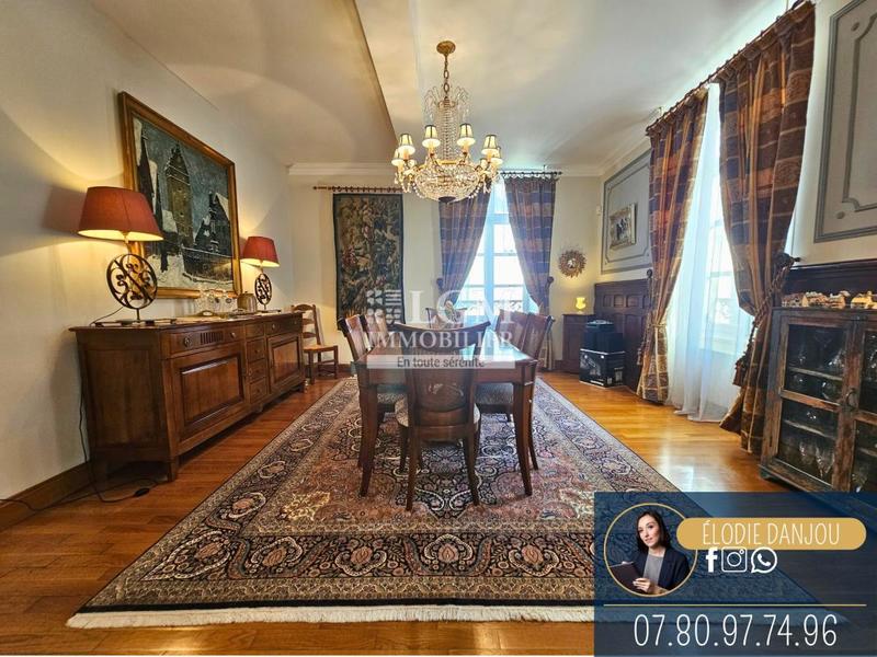 Demeure - 265 m² - 7 pièces