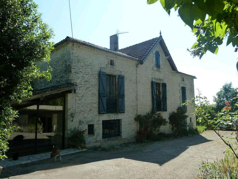 Maison - 275 m² - 13 pièces