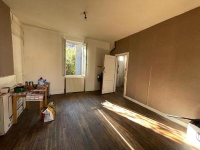 Immeuble - 81 m² - 6 pièces