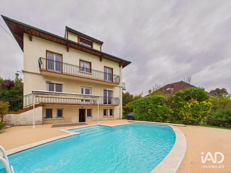 Maison - 207 m² - 7 pièces