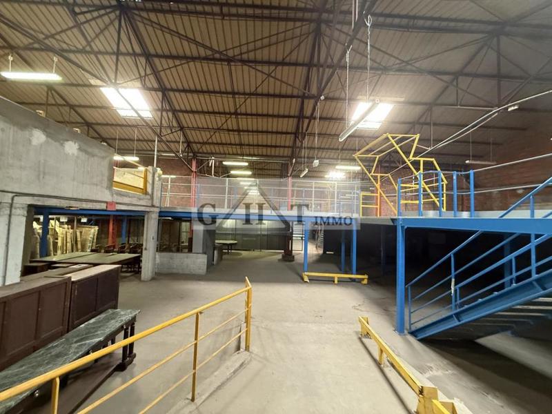 Entrepôt - 2 340 m²