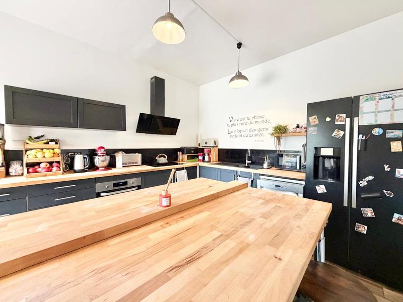 Maison - 214 m² - 7 pièces