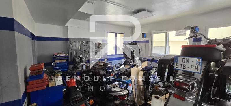 Local commercial - 210 m² - 5 pièces