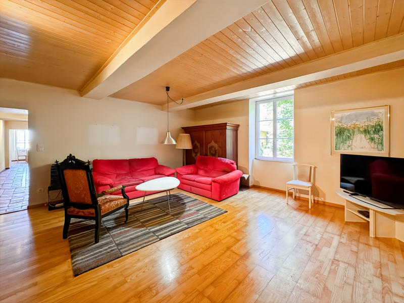 Maison - 234 m² - 9 pièces