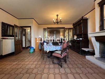 Maison - 213 m² - 10 pièces