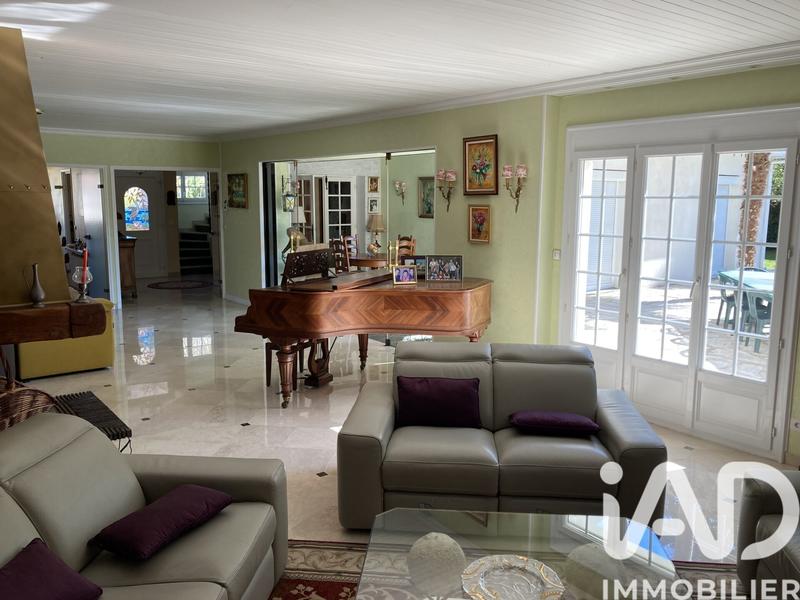 Maison - 318 m² - 10 pièces