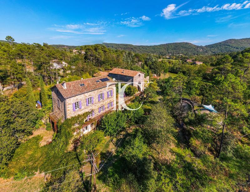 Maison - 379 m² - 19 pièces