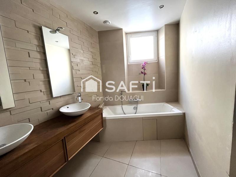 Maison - 234 m² - 6 pièces