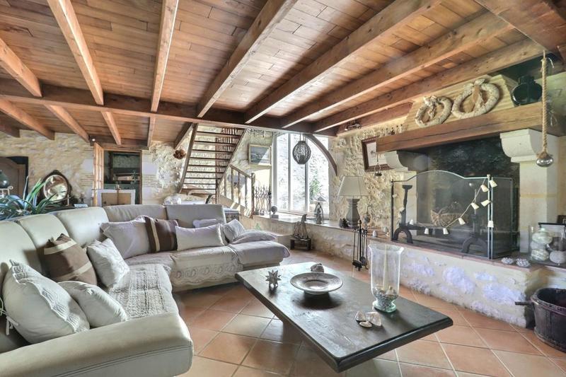 Maison - 373 m² - 10 pièces