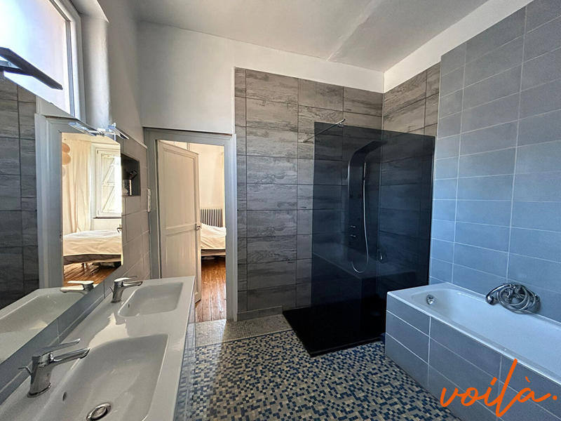 Maison - 430 m² - 10 pièces