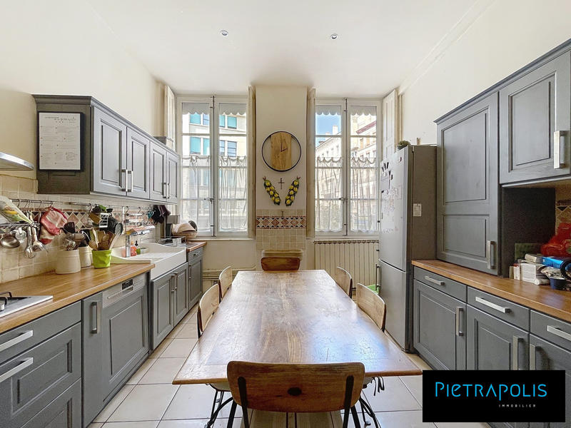 Appartement - 186 m² - 6 pièces