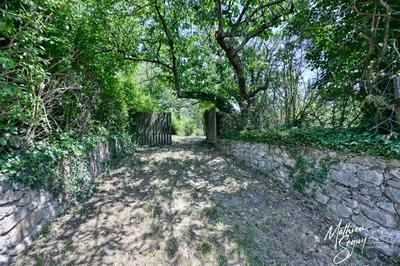 Terrain constructible - 909 m²