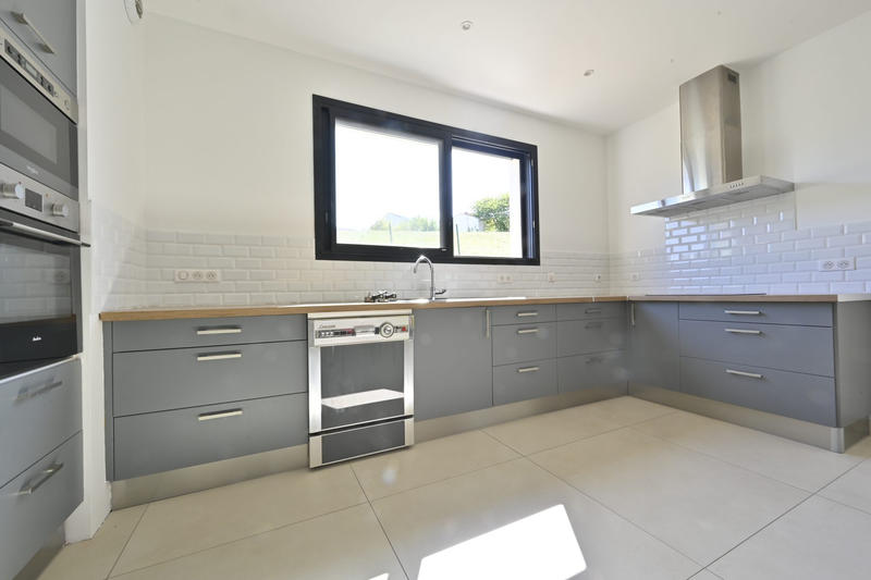 Maison - 202 m² - 5 pièces