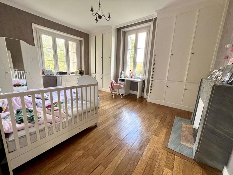 Demeure - 274 m² - 11 pièces