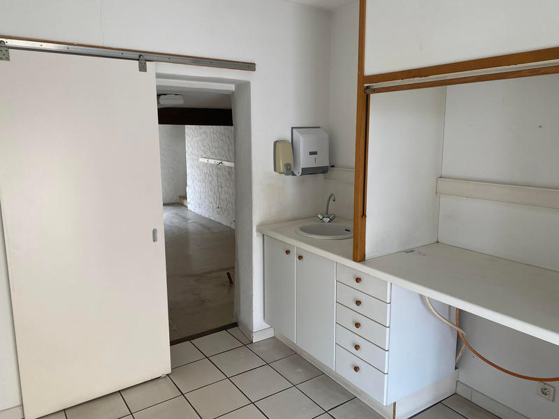 Local commercial - 150 m² - 3 pièces