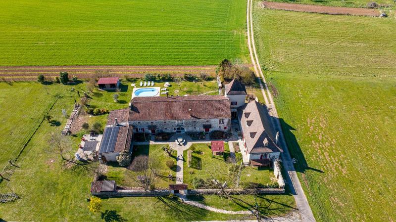 Propriété - 400 m² - 12 pièces