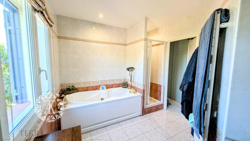 Villa - 220 m² - 7 pièces