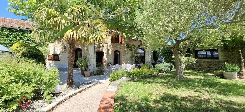 Propriété - 402 m² - 14 pièces