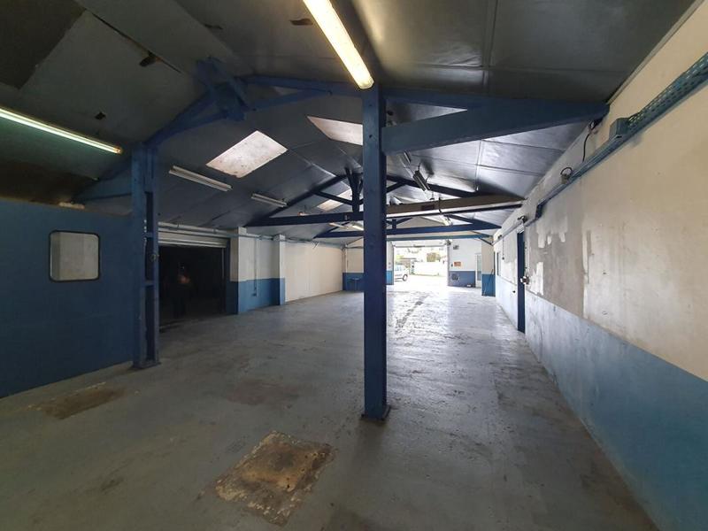 Local d'activité / Entrepôt - 415 m²