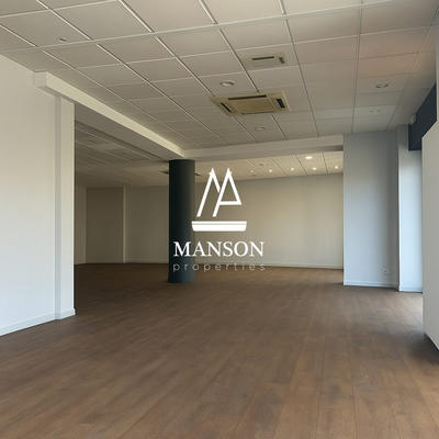 Local commercial - 226 m² - 6 pièces
