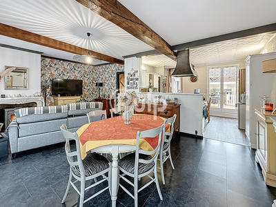 Maison - 210 m² - 10 pièces