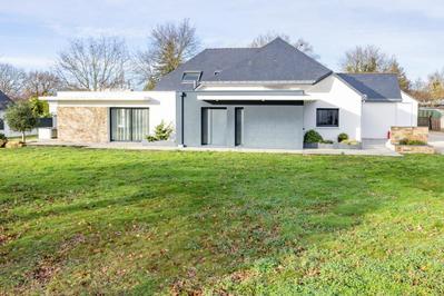 Maison - 250 m² - 8 pièces