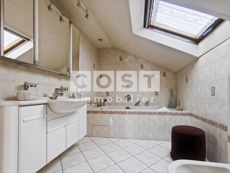 Maison - 139 m² - 7 pièces