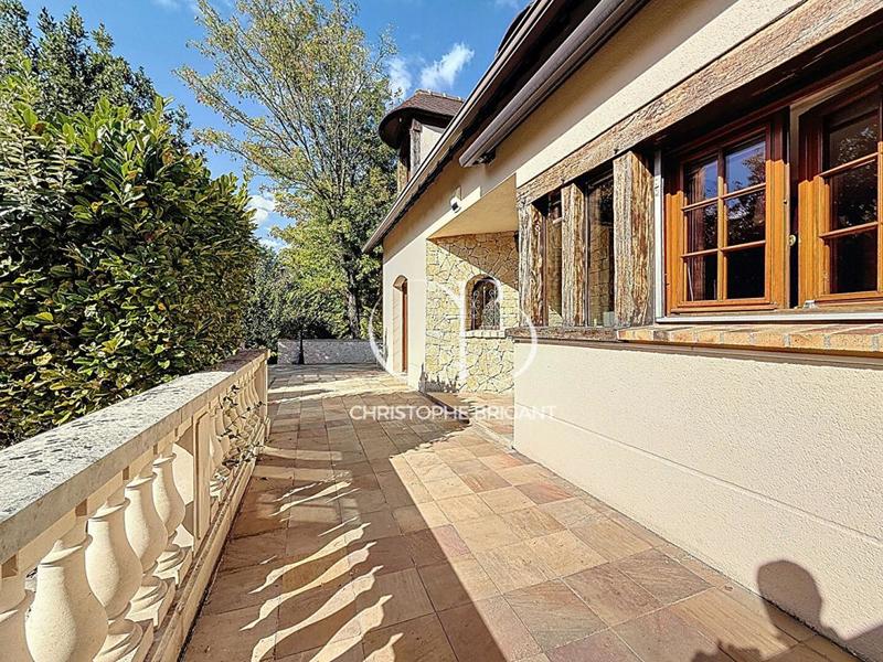 Maison - 200 m² - 8 pièces