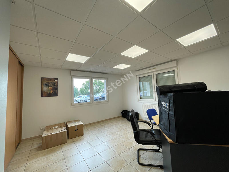 Local d'activité / Entrepôt - 803 m²