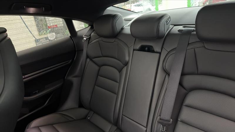 Porsche taycan 476 93 Kwh Performance