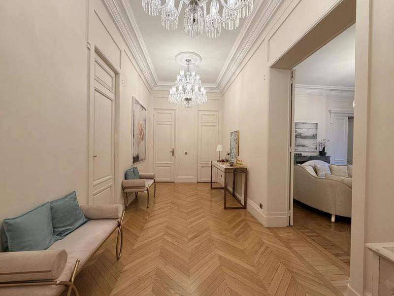 Appartement - 300 m² - 10 pièces