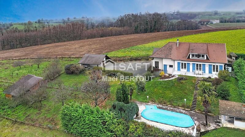 Maison - 210 m² - 8 pièces