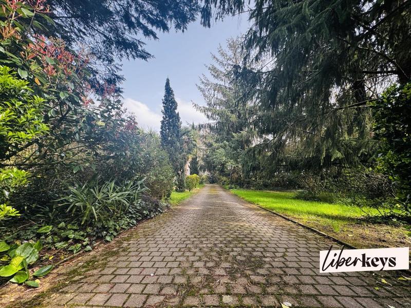 Maison - 227 m² - 8 pièces